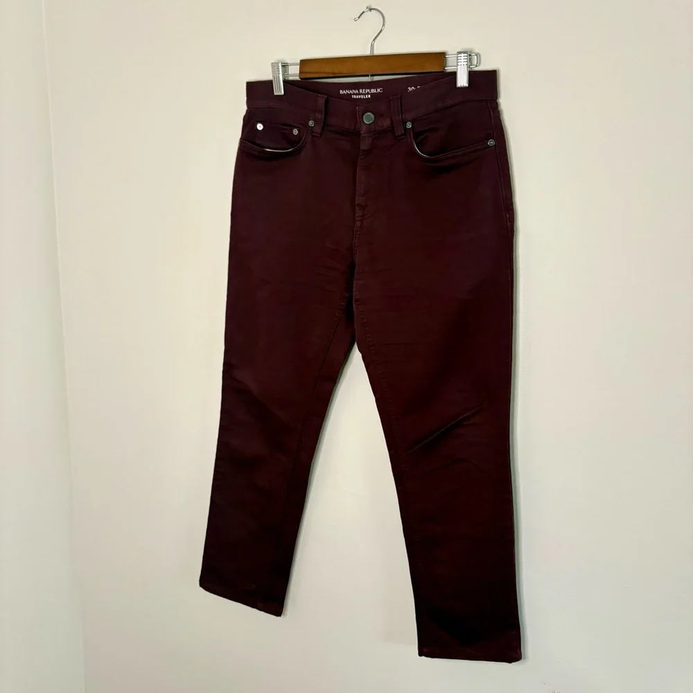 Banana Republic Traveler Men's Deep Burgundy Slim Jeans 30 X 30 like new!